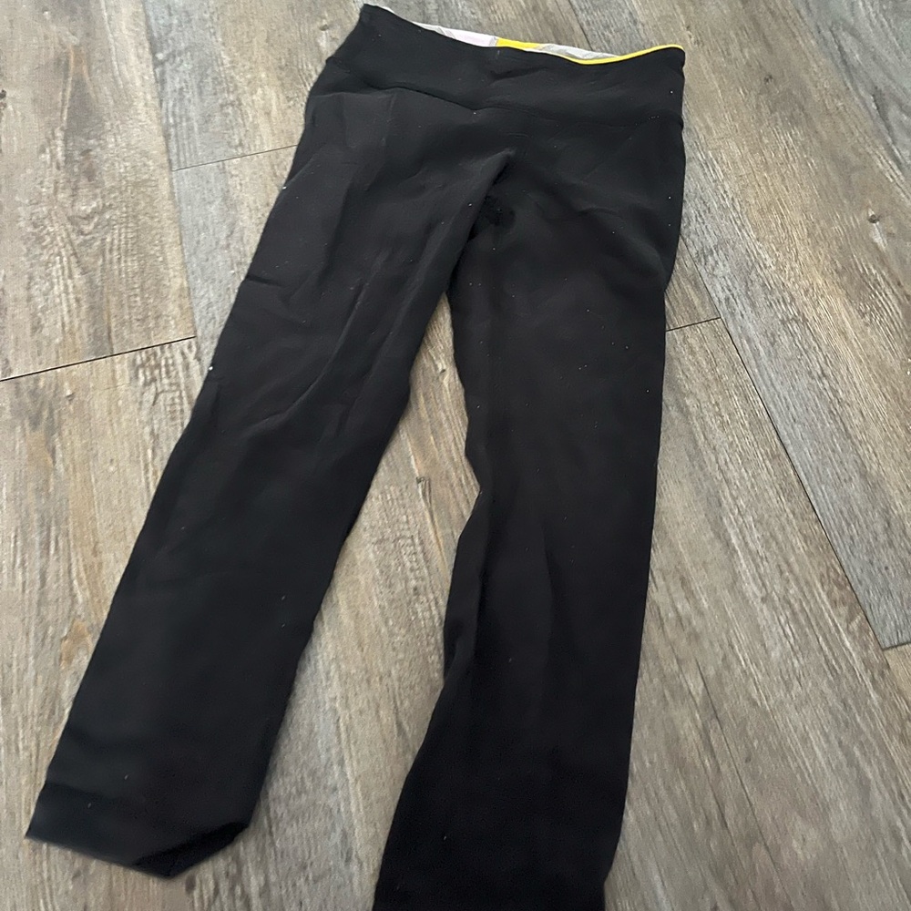 5 Lululemon leggings size 2 good shape (1 cropped, 4 regular leggings)